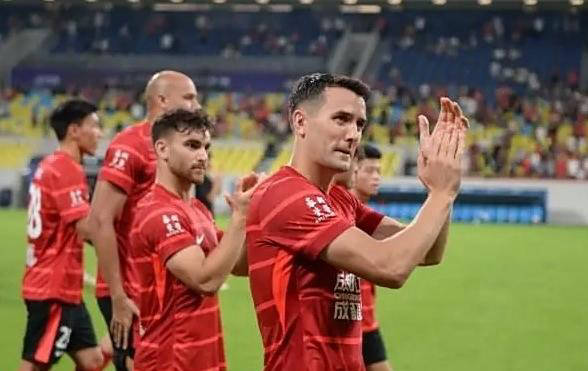 ayx-费耶诺德发布备战花絮，加时末段强势反弹，亚冠任务艰巨，资深球员宣示担当-ayx