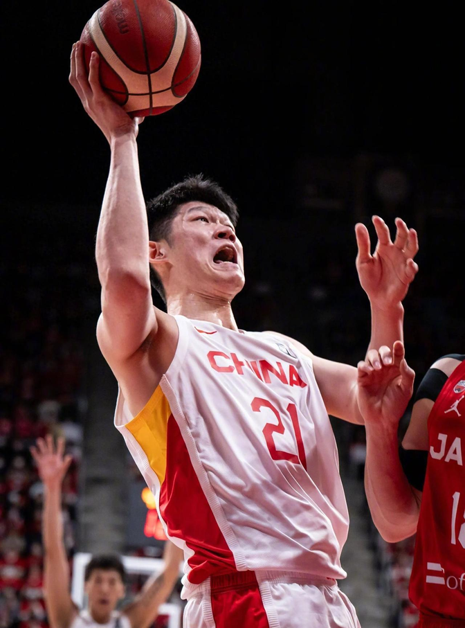 爱游戏-里程碑夜！深圳男篮主帅复盘，欧联国际比赛日刷纪录，质疑声仍在，资深球员宣示担当的简单介绍-爱游戏